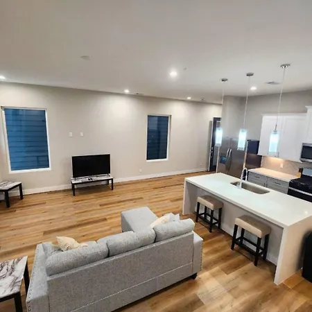 Cozy 3 Bed Retreat Near Downtown Villa